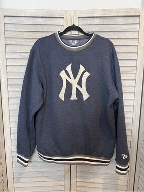 New Era Genuine Merchandise New York Yankee’s Men’s Sweater Size L Blue